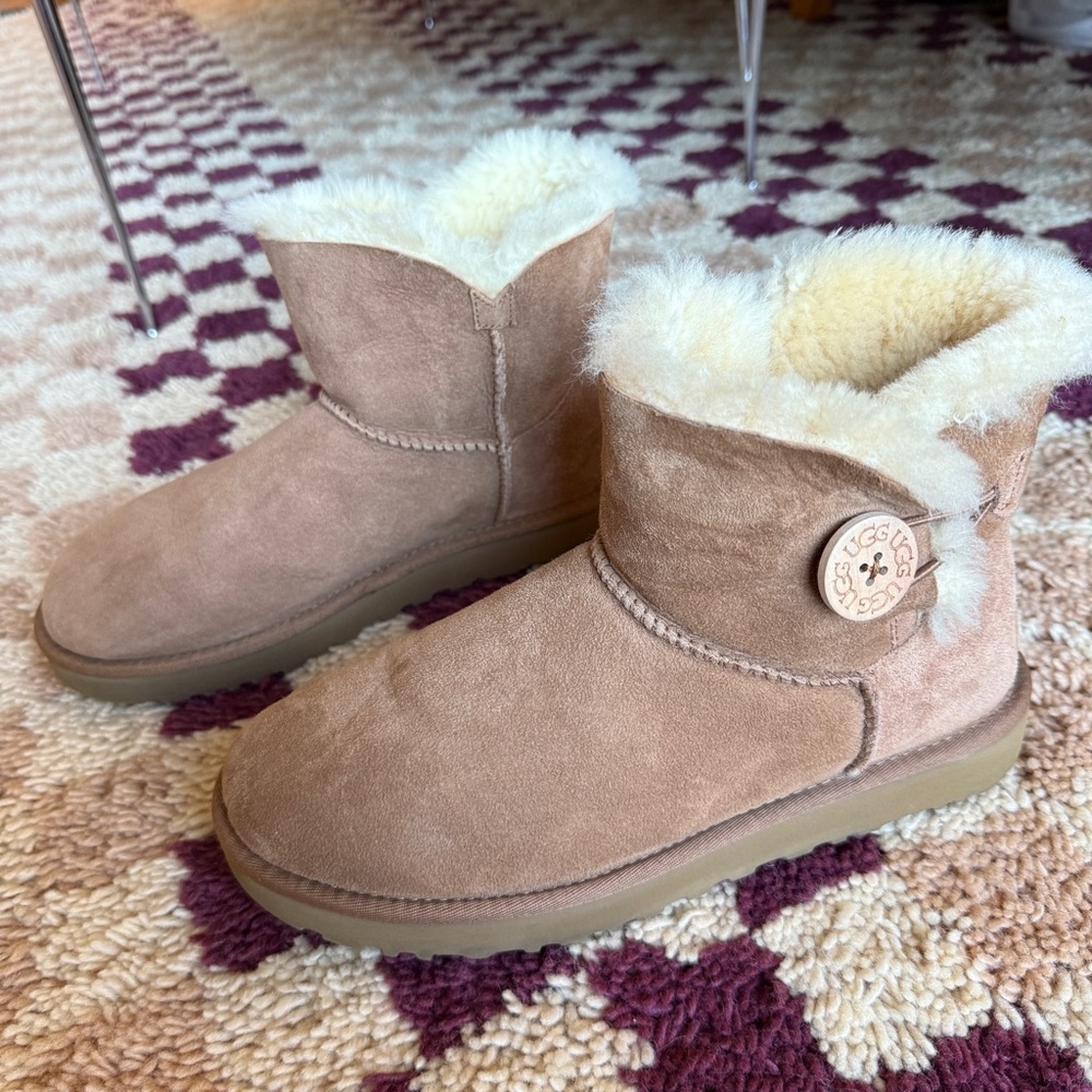 Ugg Mini Bailey Button Boot in Chestnut, size 9 - image 1